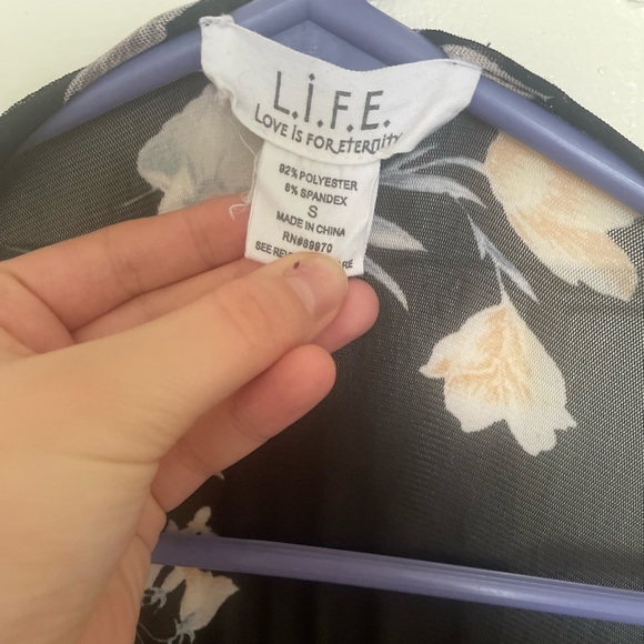 Kimono style robe with button closure and stretchy waist band - Picture 2 of 3